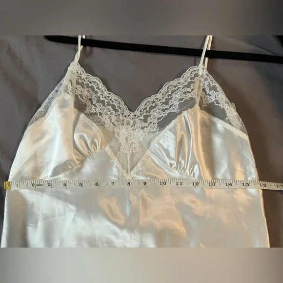 🌸Bright White Lace Trim full slip/ Nightgown - Picture 5 of 8